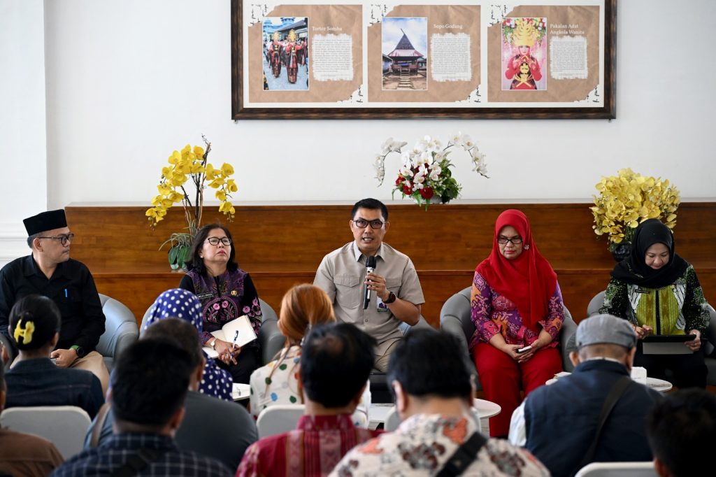 Kepala Dinas Lingkungan Hidup dan Kehutanan Sumatera Utara, Heri Wahyudi Marpaung, menyampaikan rencana pembangunan Pembangkit Listrik Tenaga Sampah (PSEL) Medan Raya yang ditargetkan mulai dibangun pada 2026. Fasilitas tersebut dirancang mengolah hingga 1.700 ton sampah per hari sekaligus menghasilkan listrik berkapasitas 15 megawatt.