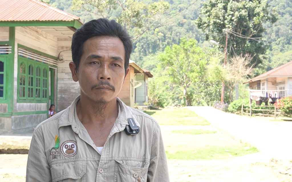 Dikatakanya, ogung adalah milik opung (kakek)/leluhurnya. Menurut cerita orangtua, boru (anak perempuan) opung menikah dengan marga Harahap di Siharang-karang. 