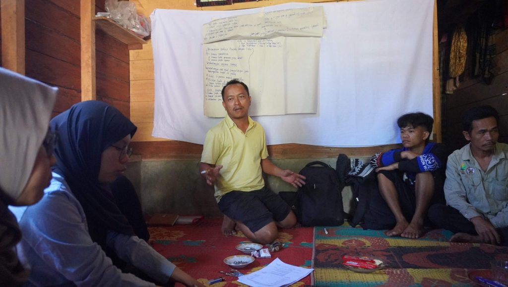 Menurut Roganda Simanjuntak dari BRWA Sumut, masyarakat adat Hopong telah hidup selama 17 generasi. Proses dokumentasi sejarah dilakukan secara partisipatif, melibatkan tetua, perempuan, dan pemuda untuk menjaga pengetahuan adat tetap lestari.