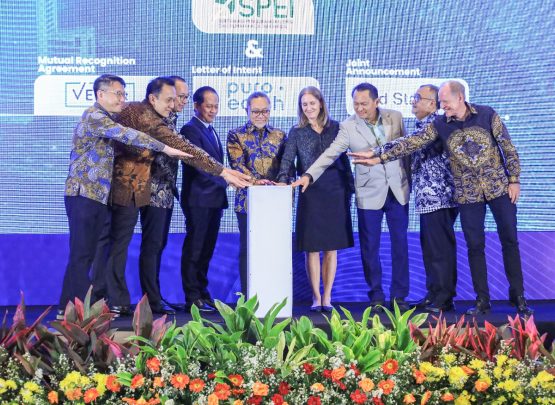 Langkah strategis Indonesia membangun pasar karbon yang berintegritas. Melalui kolaborasi dengan lembaga internasional, Indonesia memperkuat posisi sebagai pemimpin transisi energi hijau dunia. (Foto : Dok KLHK)