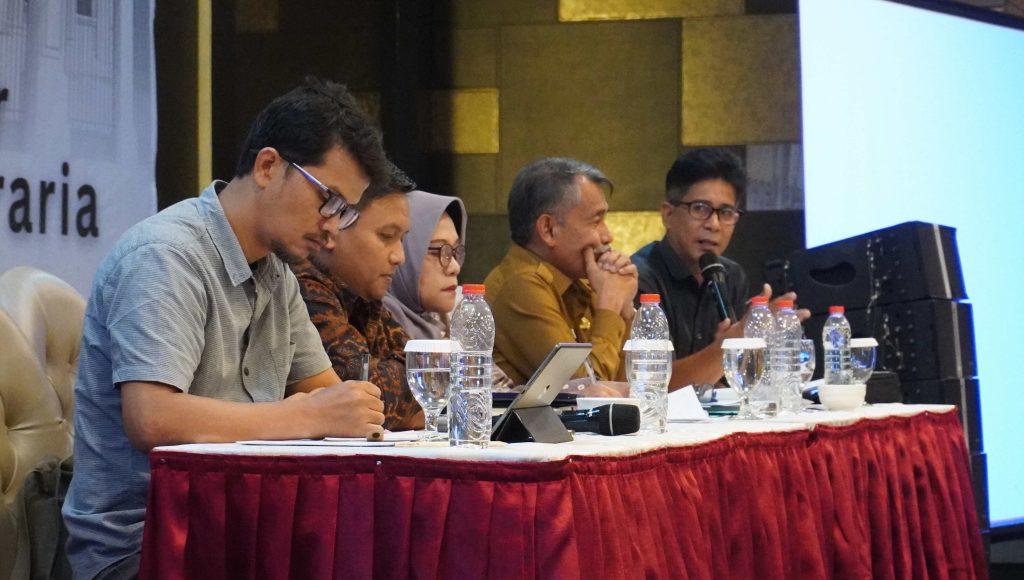 Gindo mengutip data dari Aliansi Pejuang Agraria (APARA) terdapat 41 konflik agraria, terjadi selama 8 tahun terakhir, dengan luas wilayah terdampak mencapai 60.771 hektare dan melibatkan hampir 10 ribu keluarga. 