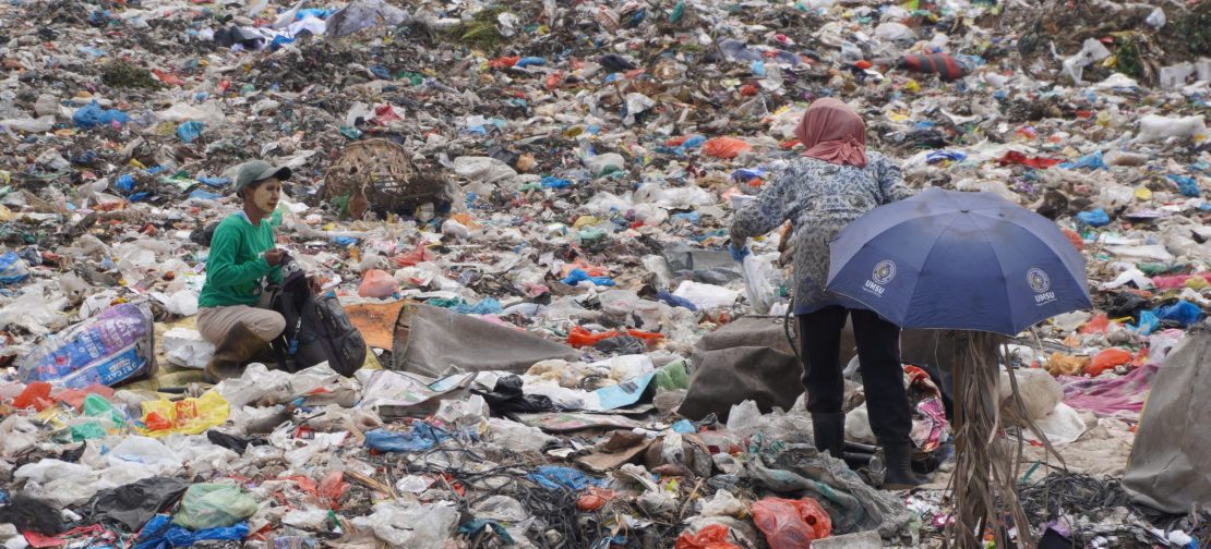 TPA Terjun ini sudah benar-benar tidak mampu menampung sampah dalam waktu lama. Jika tidak ada penambahan luasan lahan, dia memperkirakan tahun depan tidak akan cukup lagi.