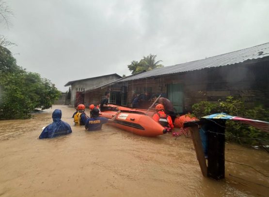 Sebanyak 19 orang dilaporkan meninggal dunia akibat banjir dan longsor di Tapanuli Selatan, Sibolga dan Tapanuli Tengah. Tim SAR gabungan terus melakukan pencarian dan evakuasi warga terdampak, Rabu (26/11/2025). (Dok, Tim SAR Gabungan)