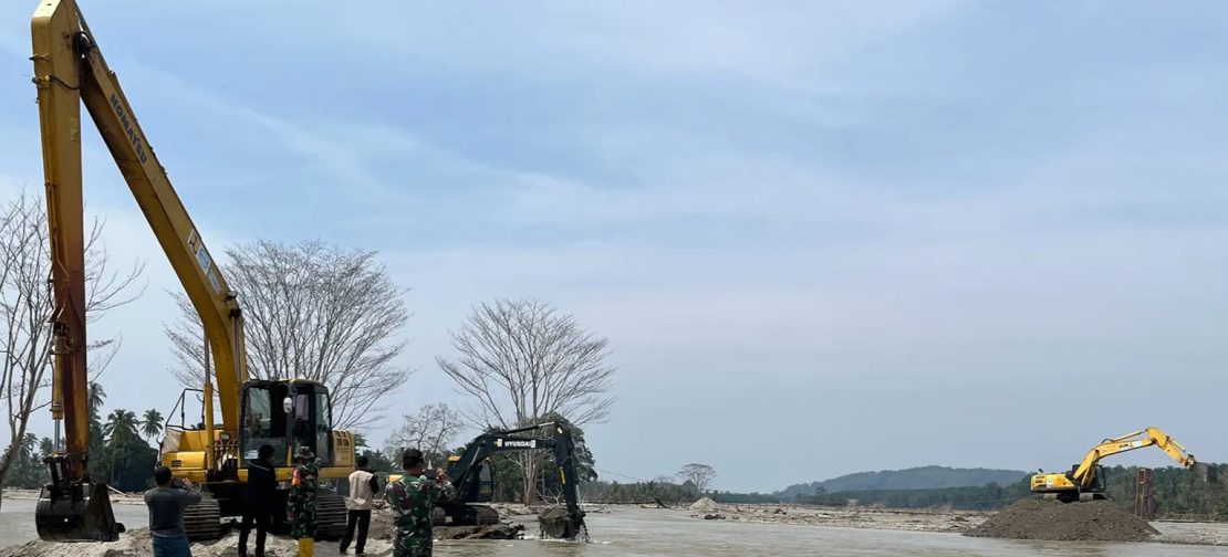 Kepala Pusat Data, Informasi, dan Komunikasi Kebencanaan BNPB, Abdul Muhari mengatakan, Badan Nasional Penanggulangan Bencana (BNPB) bersama Pemerintah Kabupaten Tapanuli Selatan dan lintas kementerian/lembaga fokus pada pemulihan, proses rehabilitasi rekonstruksi, dengan percepatan pembangunan hunian sementara (huntara) dan normalisasi Sungai Batang Toru. (Foto: Dok BNPB)