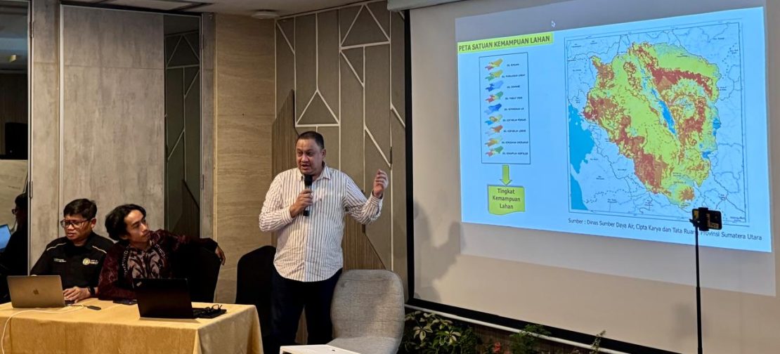 M. Yakub Ishadamy (Yakob Ishadamy), Direktur Konservasi YEL, dalam Diskusi Tematik “Penataan Ruang Provinsi Sumatera Utara khususnya Ekosistem Batang Toru Berbasis Mitigasi Bencana dan Berkelanjutan” di Hotel IBIS Style Medan, Rabu (25/2/2026)