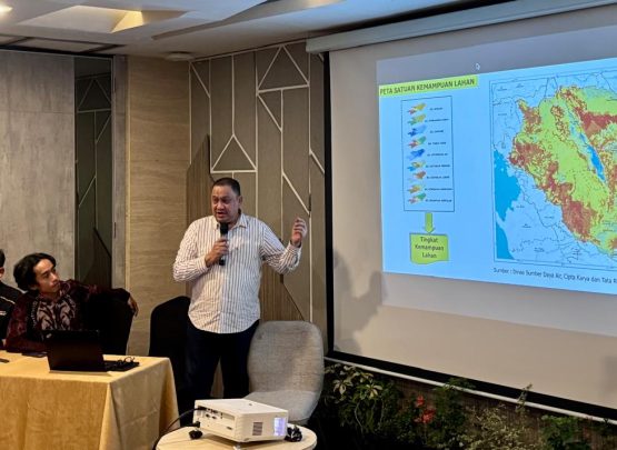 M. Yakub Ishadamy (Yakob Ishadamy), Direktur Konservasi YEL, dalam Diskusi Tematik “Penataan Ruang Provinsi Sumatera Utara khususnya Ekosistem Batang Toru Berbasis Mitigasi Bencana dan Berkelanjutan” di Hotel IBIS Style Medan, Rabu (25/2/2026)