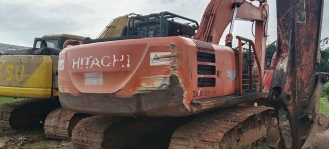 Barang bukti ekskavator yang berhasil diamankan petugas Gakkum Kemenhut dari lokasi pertambangan galian C ilegal di TN Kutai, Kaltim, Rabu (17/12/2025). ANTARA/HO-Kemenhut