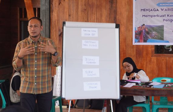 Deputi 2 BRWA, Ardhyasa Dwi Putra menekankan kolaborasi lintas pihak dalam mendorong masyarakat adat merancang masa depan wilayahnya secara mandiri dan berkelanjutan.
