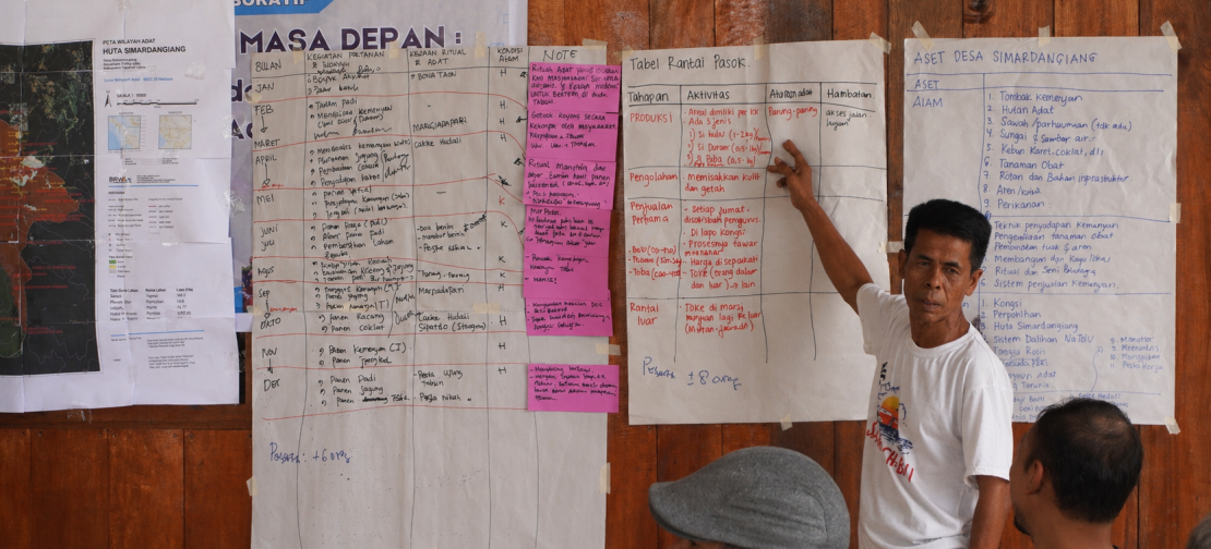 Diskusi warga bersama pendamping dan OPD di Simardangiang menghasilkan sejumlah rencana kolaboratif, mulai dari penguatan ekonomi kemenyan hingga perlindungan kawasan adat.