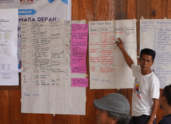 Diskusi warga bersama pendamping dan OPD di Simardangiang menghasilkan sejumlah rencana kolaboratif, mulai dari penguatan ekonomi kemenyan hingga perlindungan kawasan adat.