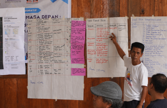 Diskusi warga bersama pendamping dan OPD di Simardangiang menghasilkan sejumlah rencana kolaboratif, mulai dari penguatan ekonomi kemenyan hingga perlindungan kawasan adat.