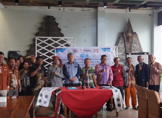 FGD penyusunan dokumen perencanaan dan pengelolaan wilayah adat Simardangiang menjadi langkah penting memastikan pengakuan tidak berhenti pada status, tetapi berlanjut pada pengelolaan berkelanjutan dan peningkatan kesejahteraan masyarakat.