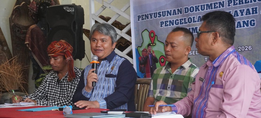 Deni Parlindungan Lumbantoruan menyampaikan komitmen Pemkab Tapanuli Utara dalam mendukung pengelolaan hutan adat yang berkelanjutan dan produktif.