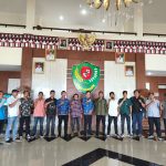 Kolaborasi masyarakat dan pemerintah daerah di Tapanuli Selatan diperkuat melalui audiensi yang membahas pengembangan kopi berbasis agroforestri sebagai upaya menjaga hutan sekaligus meningkatkan ekonomi warga.