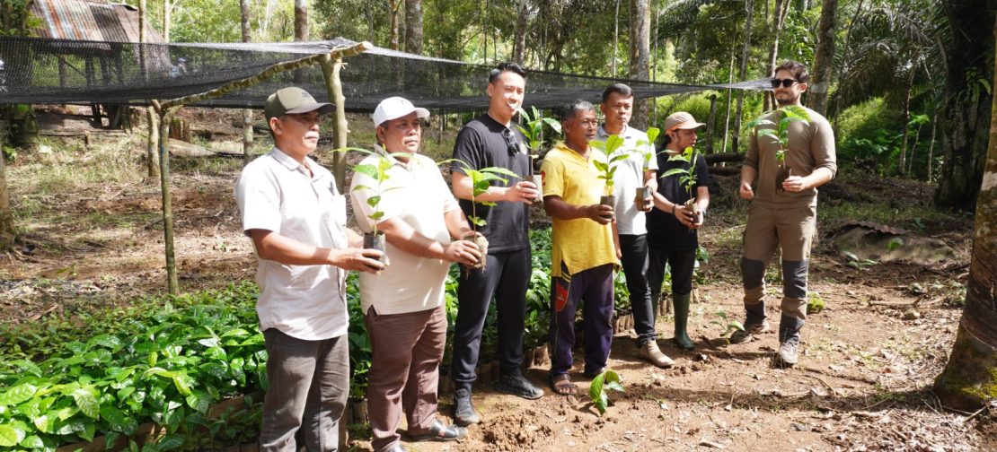 Kunjungan ke kebun petani di Marancar Godang