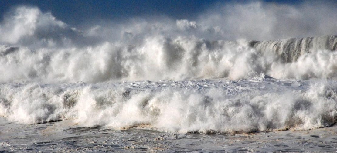 Ilustrasi gelombang tinggi - Pixabay