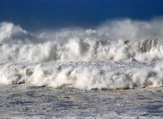 Ilustrasi gelombang tinggi - Pixabay