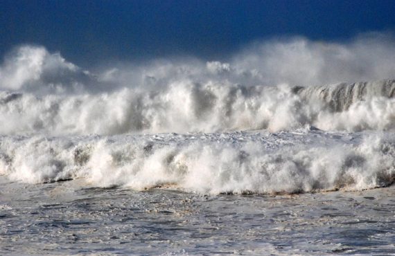 Ilustrasi gelombang tinggi - Pixabay