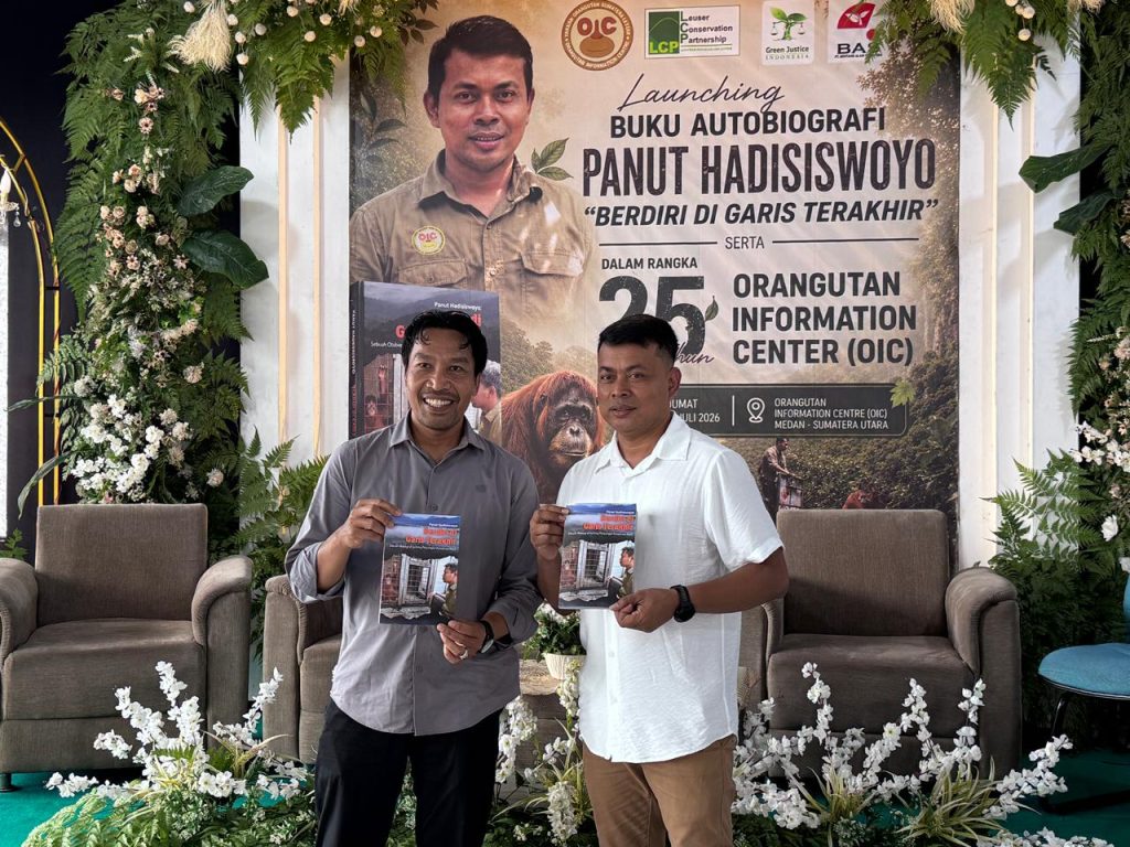 Sebuah perjalanan dedikasi seperempat abad dalam menjaga paru-paru dunia dan menyelamatkan satwa endemik Sumatra mencapai tonggak sejarah baru. Yayasan Orangutan Sumatra Lestari - Orangutan Information Centre (YOSL-OIC) merayakan hari jadinya yang ke-25 sekaligus meluncurkan buku otobiografi sang pendiri, Panut Hadisiswoyo, yang bertajuk "Panut Hadisiswoyo: Berdiri di Garis Terakhir".