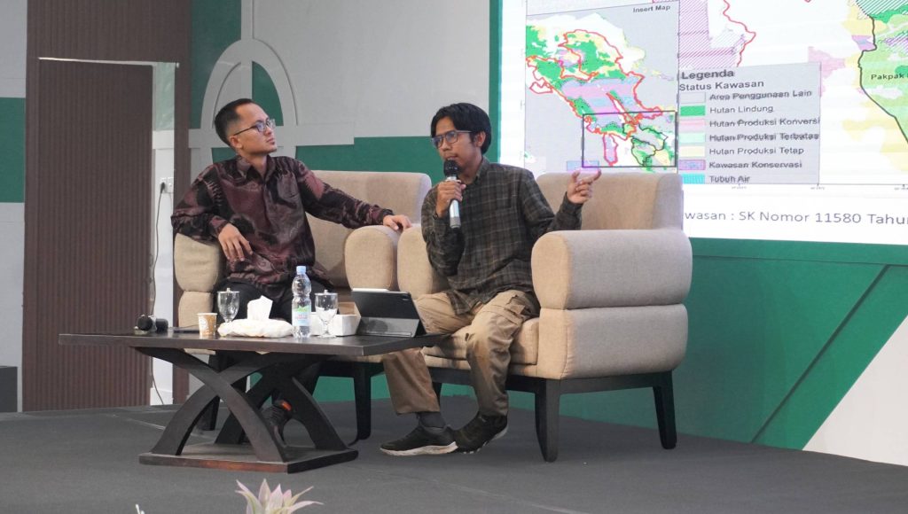 Koordinator Riset Biodiversitas Orangutan Information Centre (OIC), Susandro Frima Sitorus, memaparkan hasil kajian koridor ekologis di bentang alam Pakpak Bharat–Dairi sebagai habitat penting orangutan sumatera dan bagian dari Kawasan Ekosistem Leuser.
