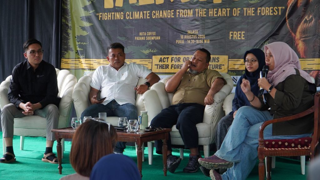 Suasana talkshow “Fighting Climate Change from the Heart of the Forest” pada rangkaian Orangutan Festival 2026, para narasumber berdiskusi tentang pentingnya menjaga habitat orangutan Tapanuli sekaligus melindungi hutan, kehidupan masyarakat, dan keberlanjutan ekosistem Batang Toru.