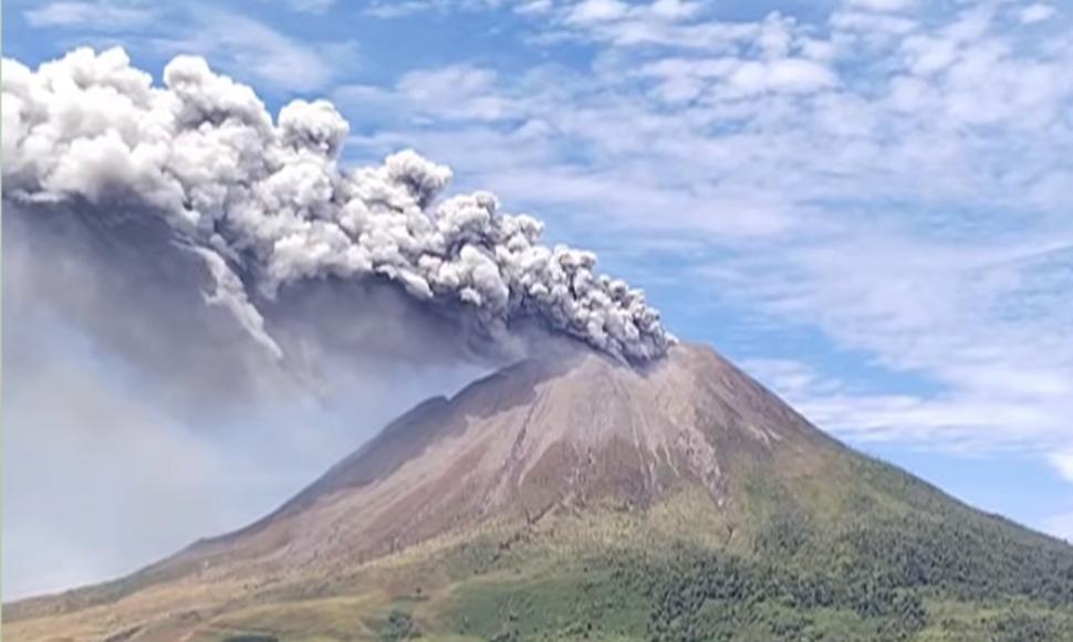 Gunung Sinabung Erupsi