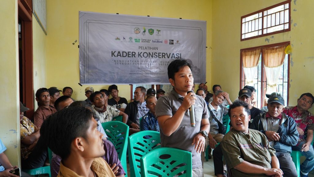 Kader konservasi dari sejumlah desa mengikuti pelatihan yang digelar Green Justice Indonesia (GJI) di Desa Marancar Godang, Tapanuli Selatan, 10–12 September 2026. Pelatihan membekali masyarakat dengan pengetahuan konservasi, keanekaragaman hayati, paralegal, dan jurnalisme warga untuk memperkuat peran mereka dalam menjaga hutan dan sumber kehidupan desa.