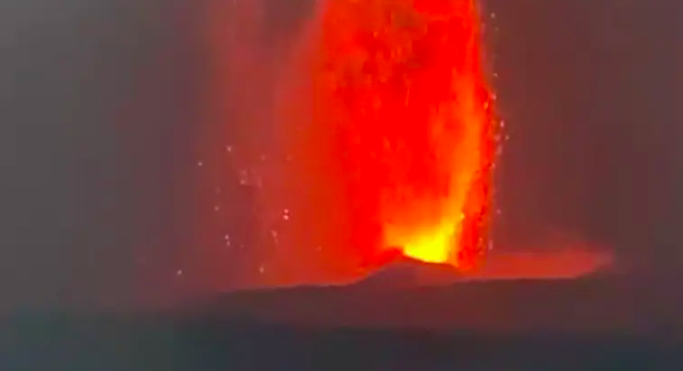 Gunung Anak Krakatau Erupsi