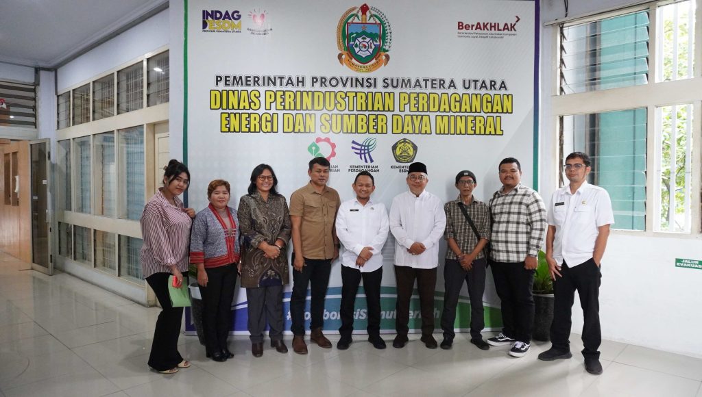 Green Justice Indonesia, Srikandi Lestari, Al Jam'iyatul Washliyah Kota Medan beraudiensi ke Dinas Perindustrian & Perdagangan Energi, Sumber Daya Mineral Sumatera Utara membahas upaya transisi energi bersih berkeadilan, Rabu (19/11/2025) siang.