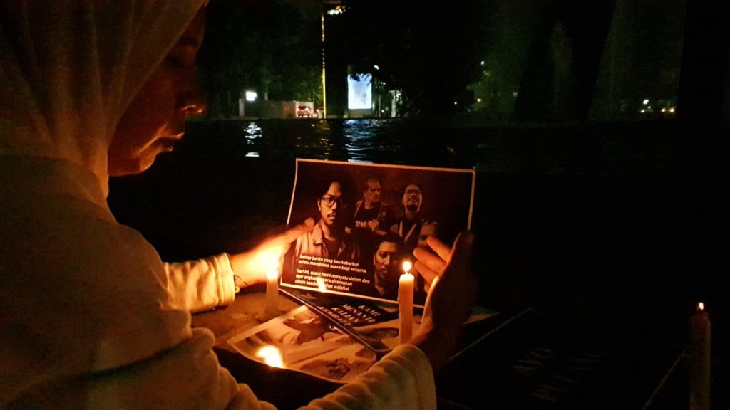 Lilin Harapan Jurnalis Medan untuk Lima Rekan Sejawat di Selat Sunda